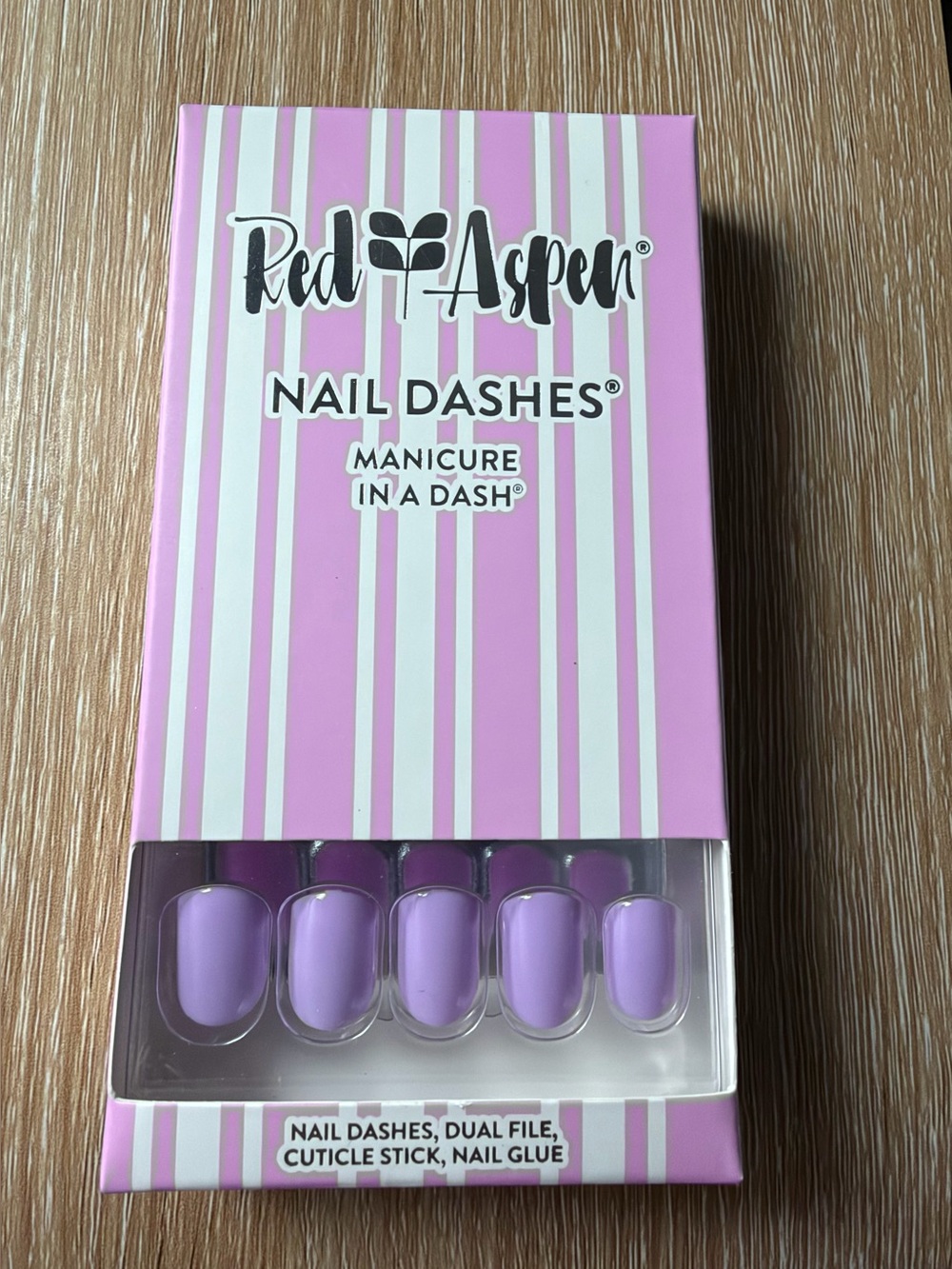 Red Aspen - Aspire To Retire Adamae - Press On Nails Kit - NEW!  Short Square